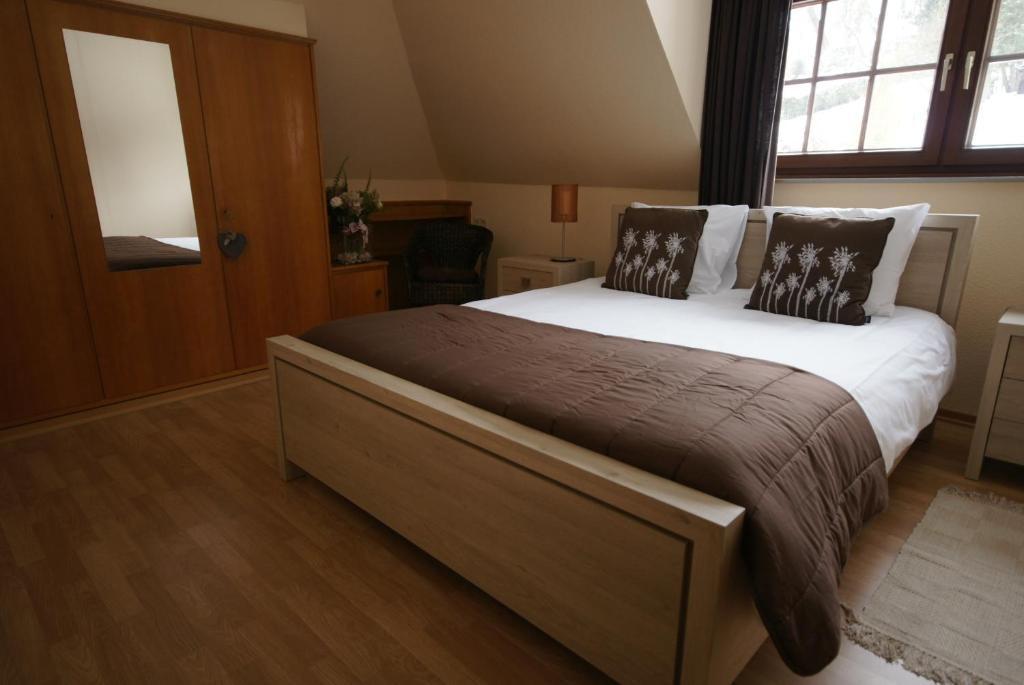 Landgasthof Em Lade Dahlem  Zimmer foto